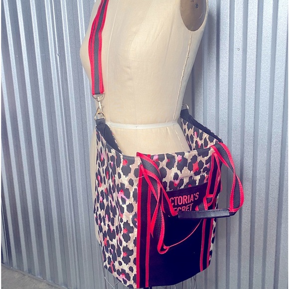 NEW Victoria’s Secret Zippered TOTE Bag Chetah Animal Print Pink Black - Picture 2 of 7